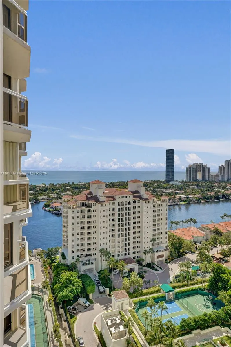 20185 E Country Club Dr, #2304