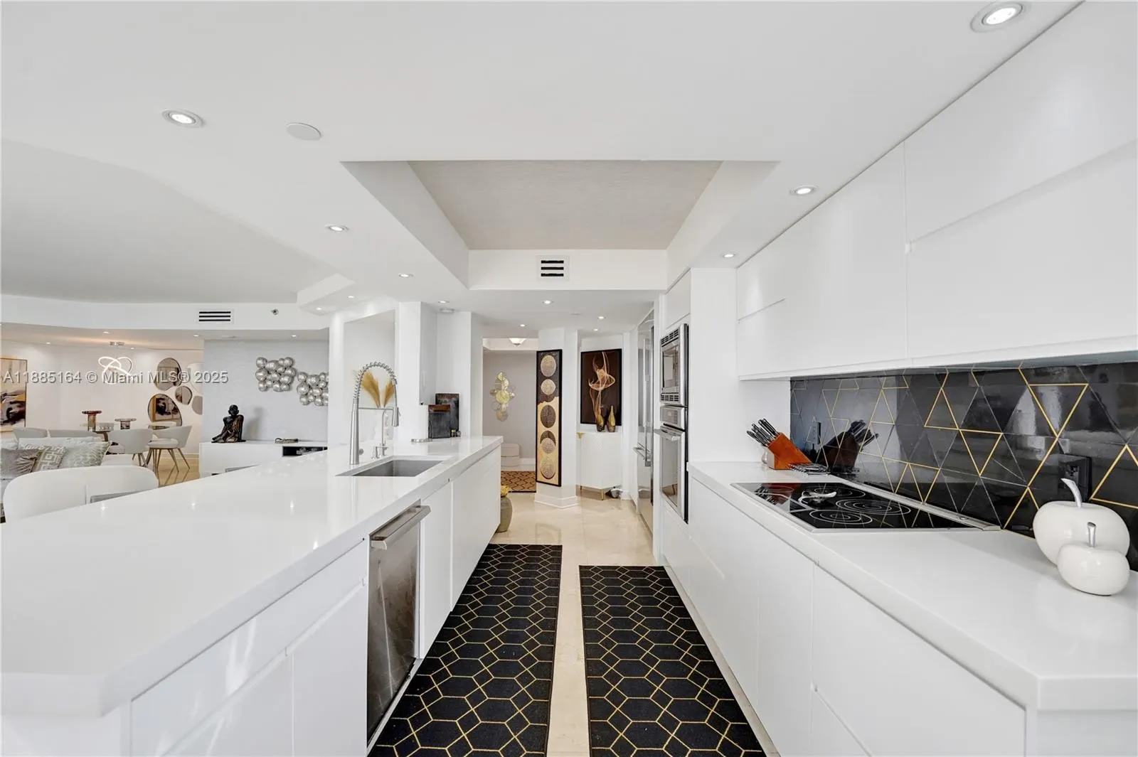20185 E Country Club Dr, #2304