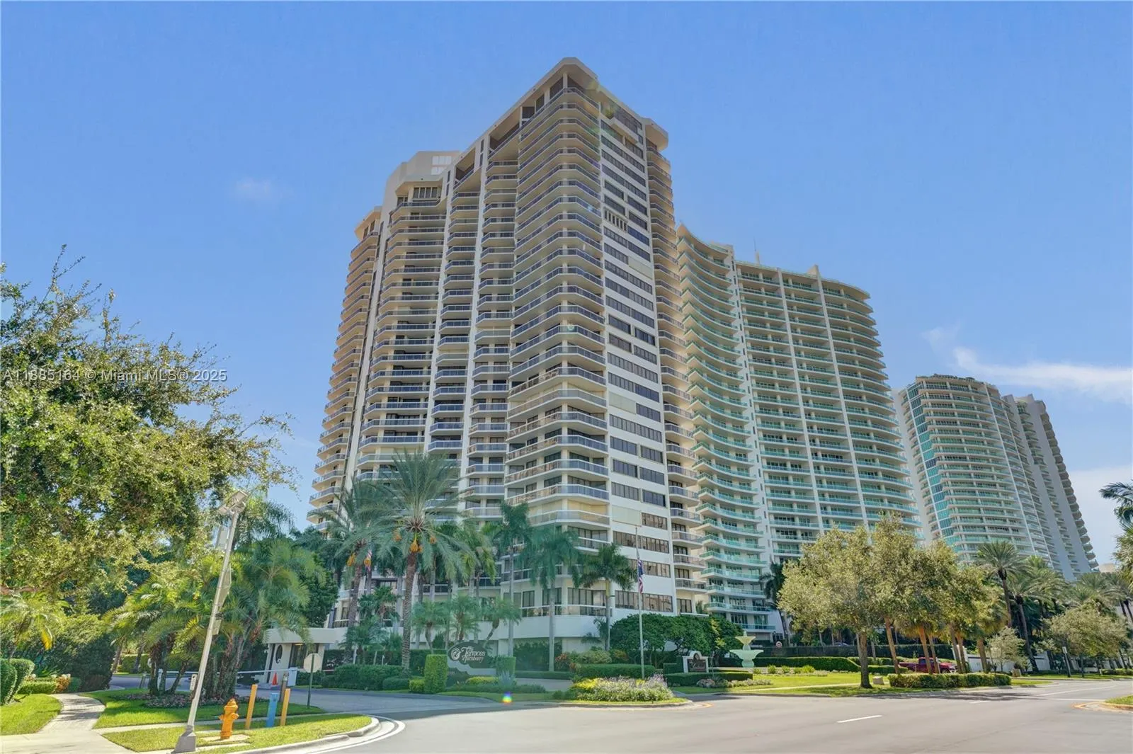 20185 E Country Club Dr, #2304
