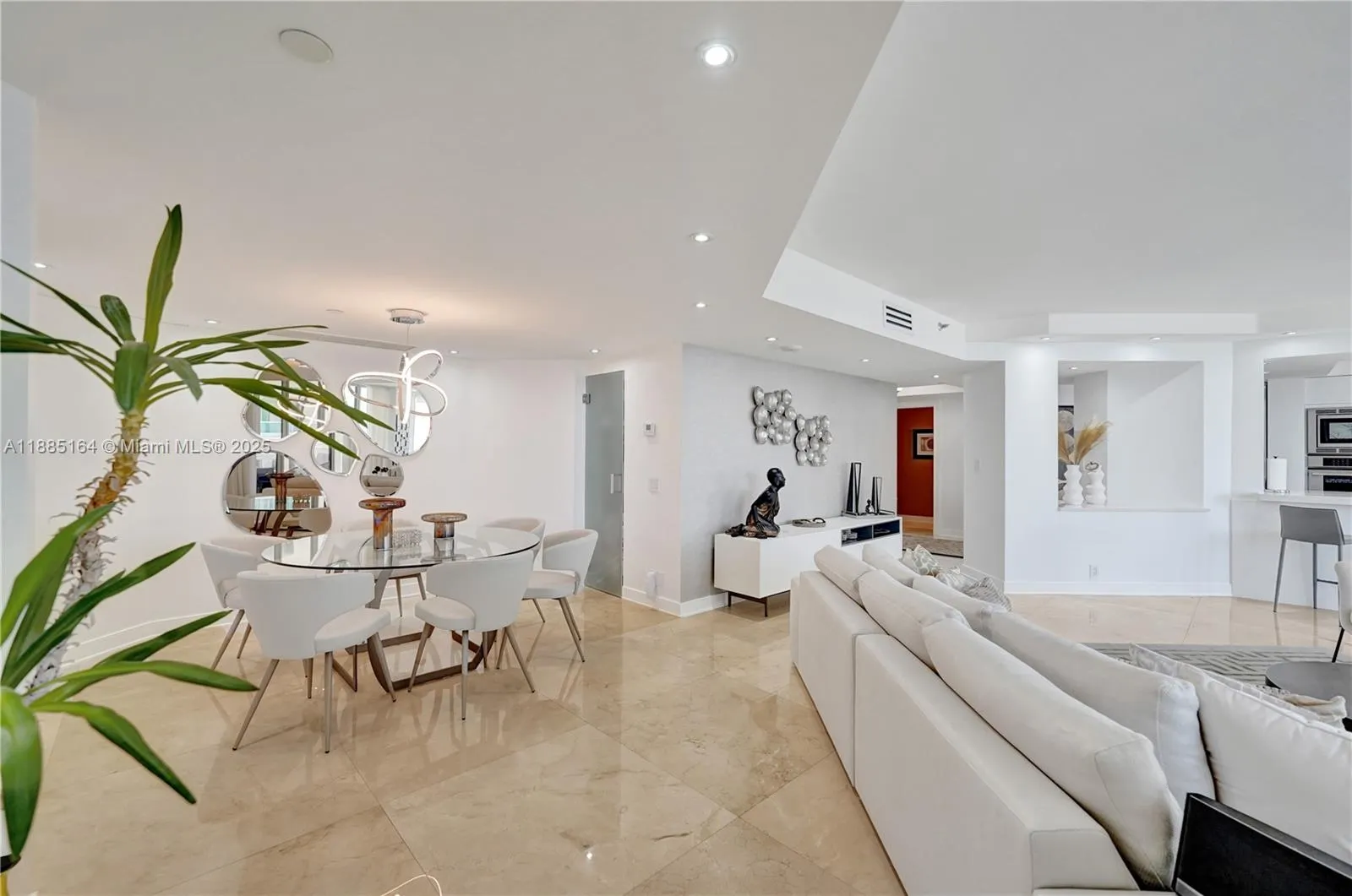 20185 E Country Club Dr, #2304