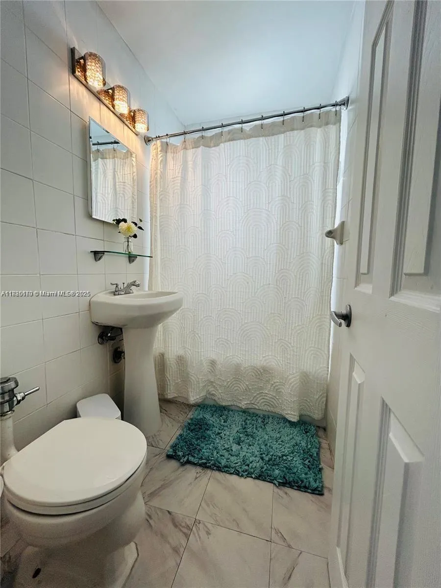 3710 Collins Ave, #N-200