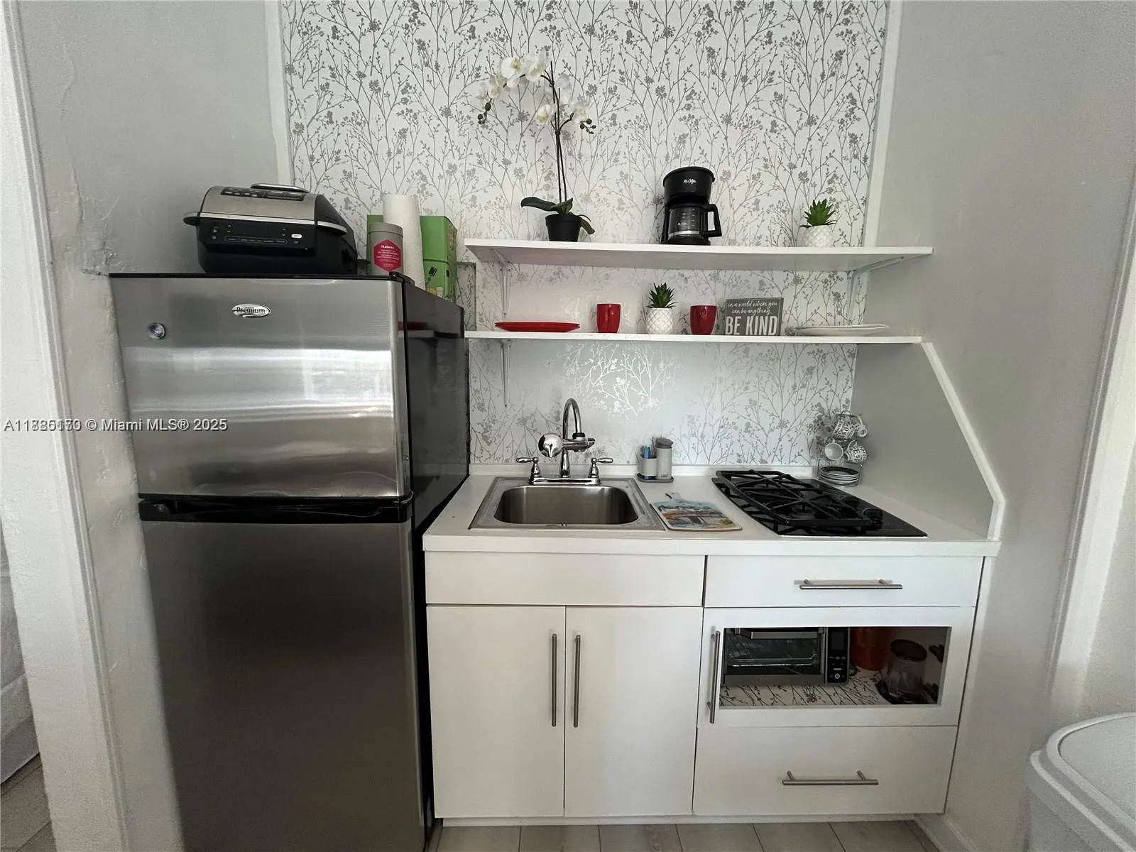 3710 Collins Ave, #N-200