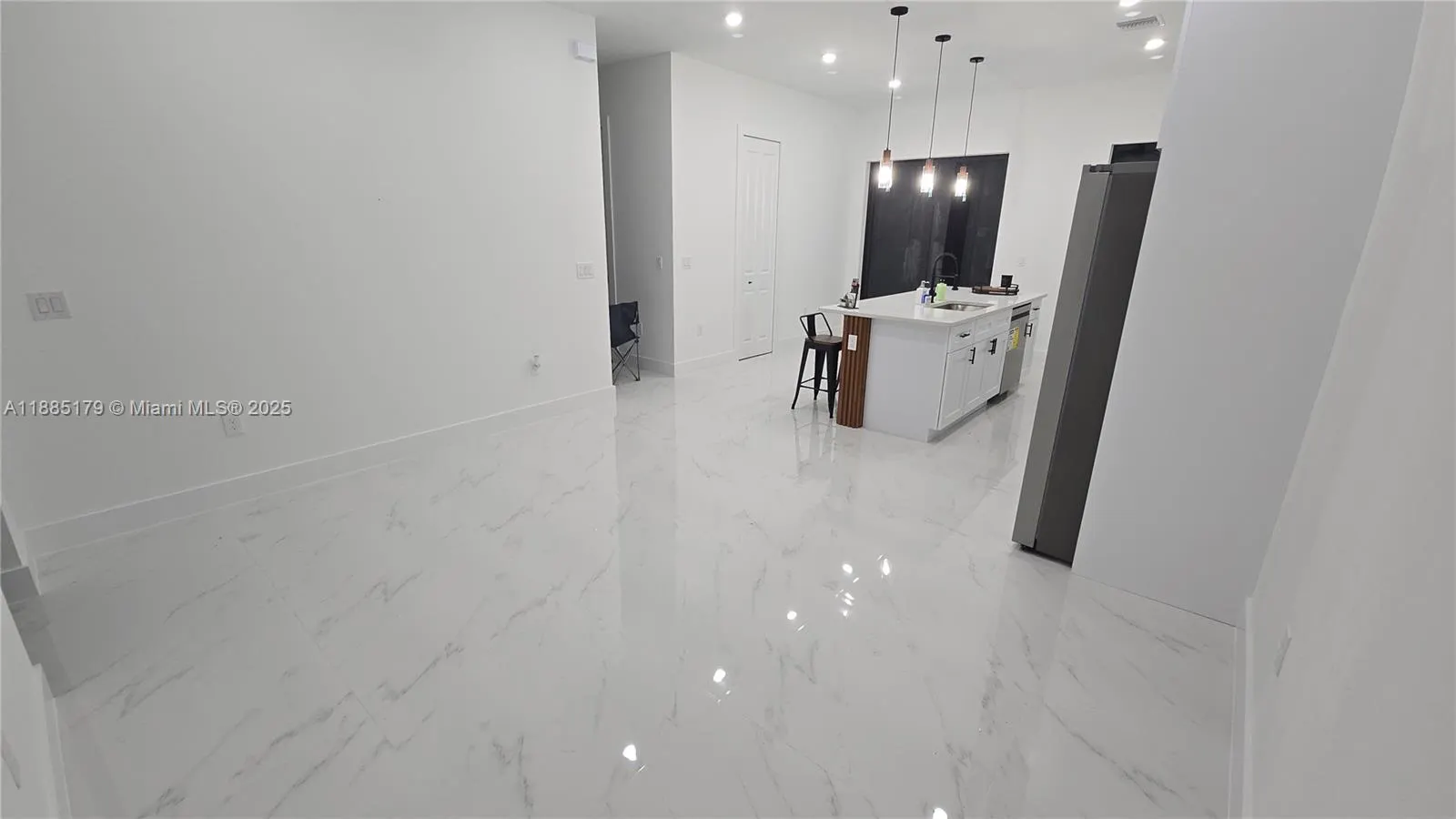 939 Sentinela Blvd