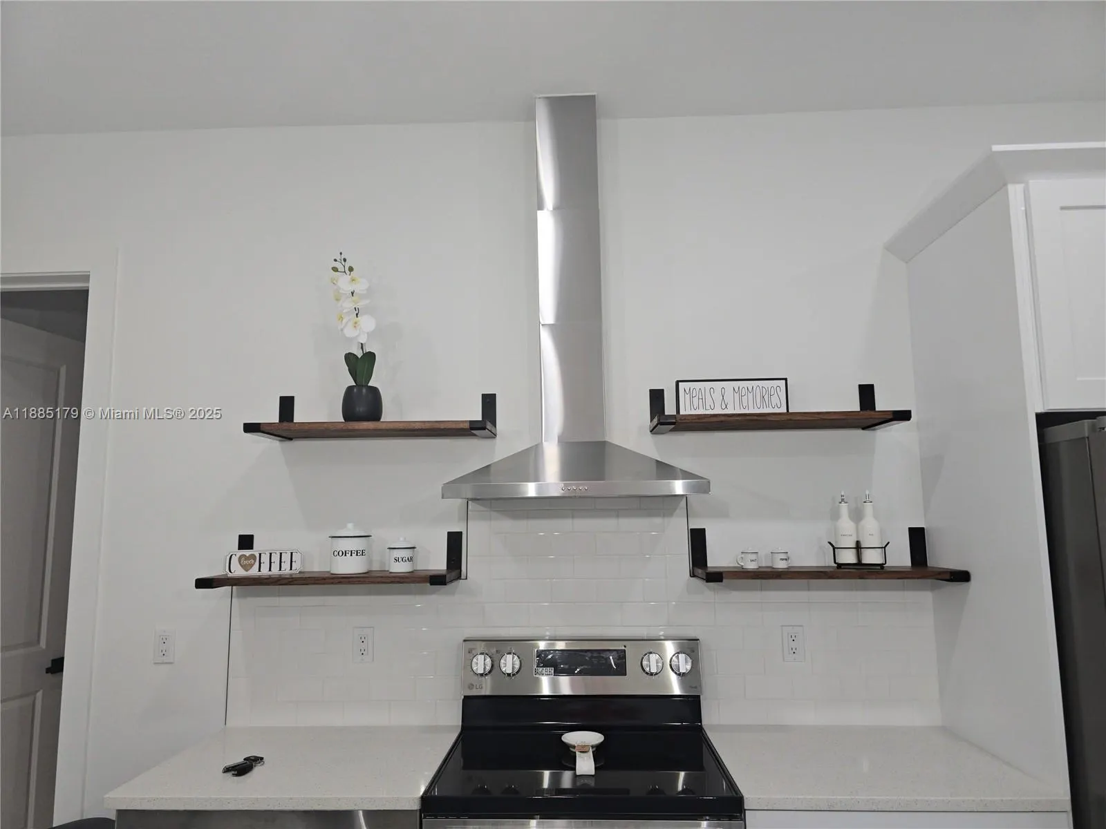 939 Sentinela Blvd