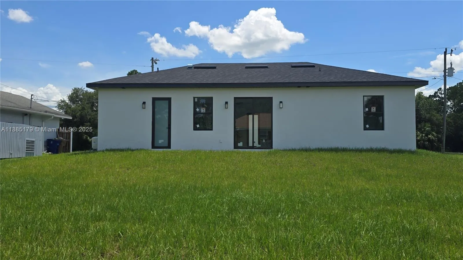 939 Sentinela Blvd