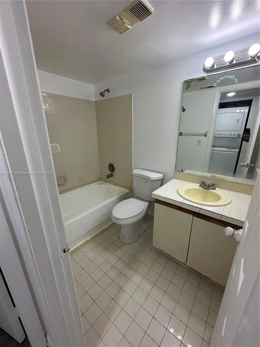 9000 NW 28th Dr, #1-109