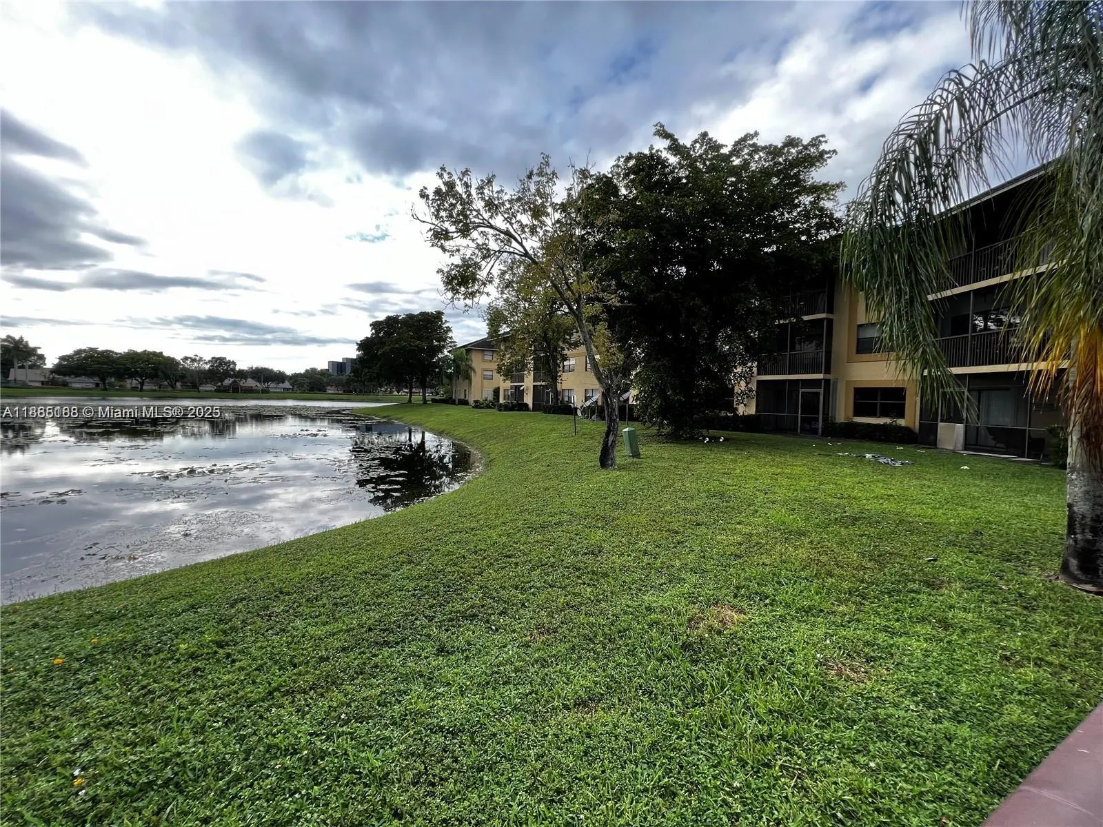 9000 NW 28th Dr, #1-109
