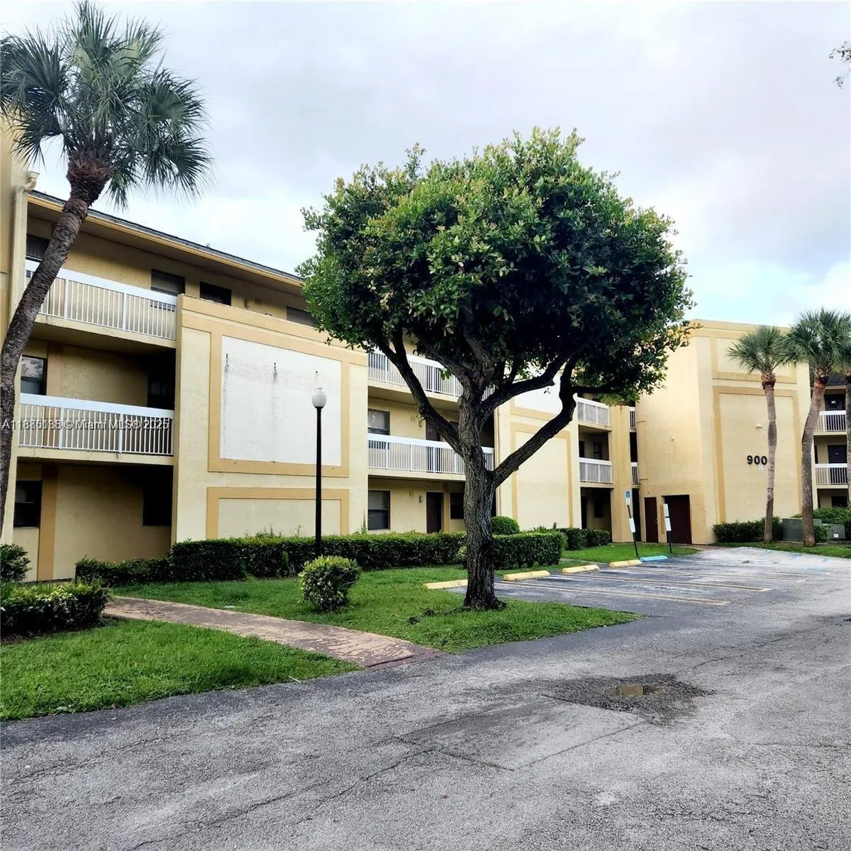 9000 NW 28th Dr, #1-109