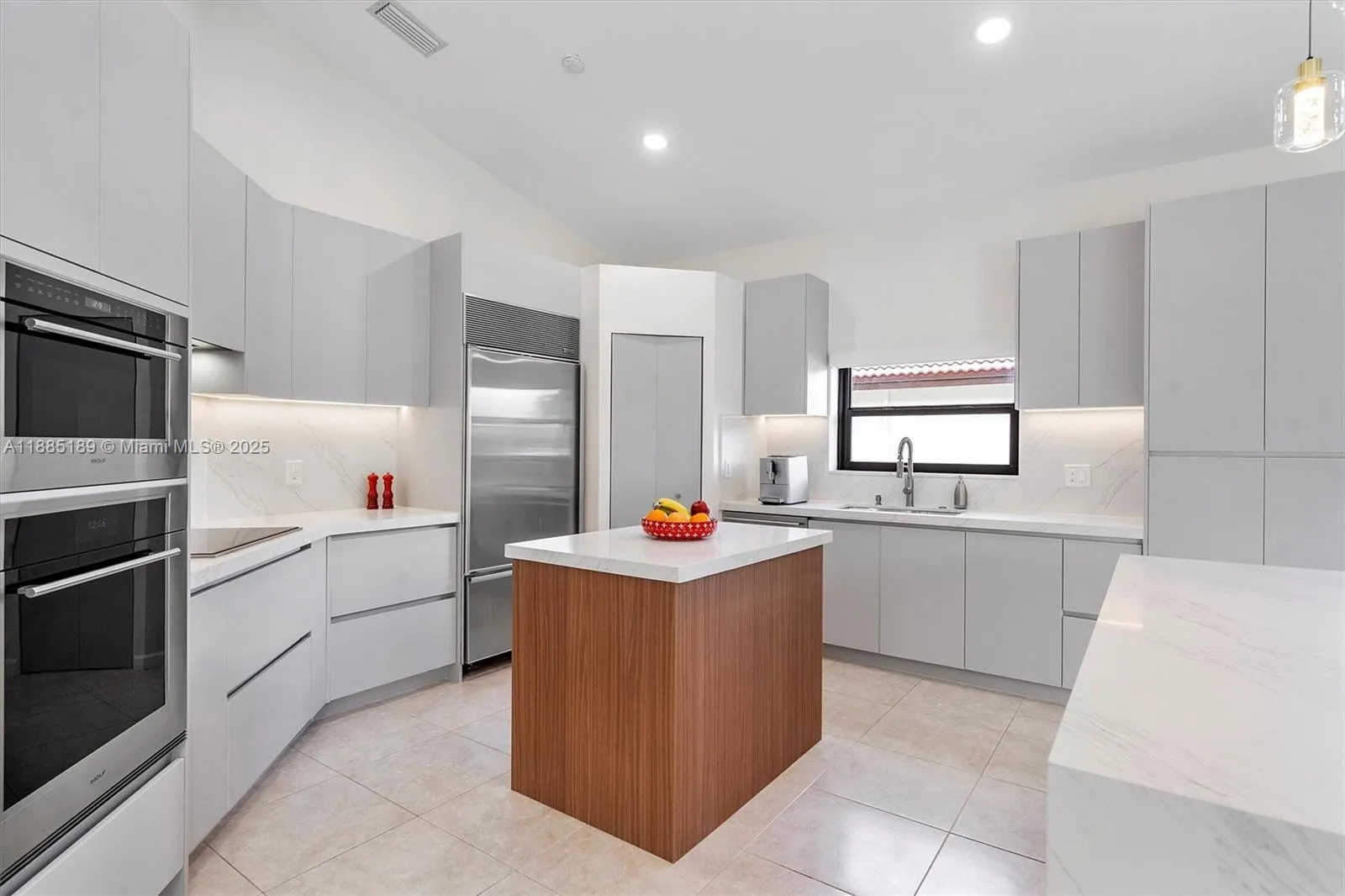430 Alexandra Cir