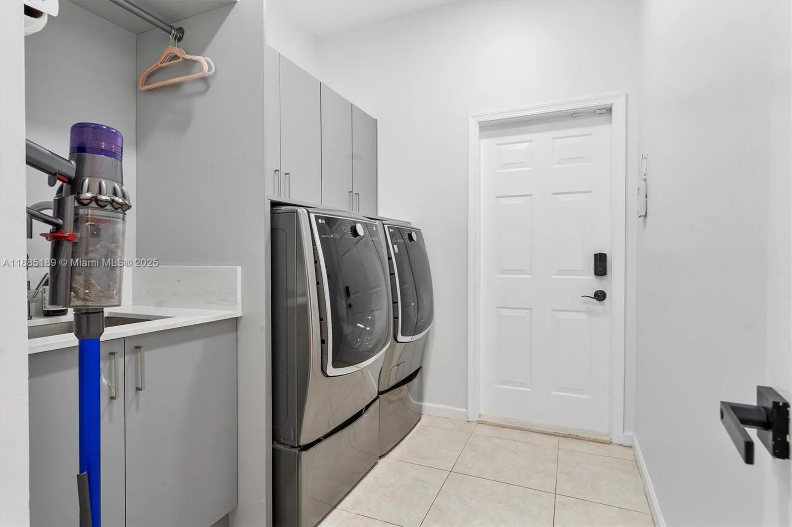 430 Alexandra Cir