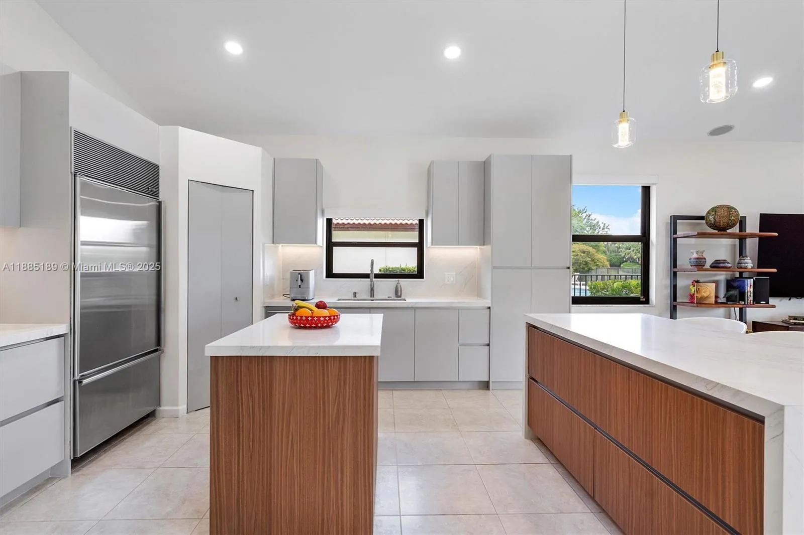 430 Alexandra Cir