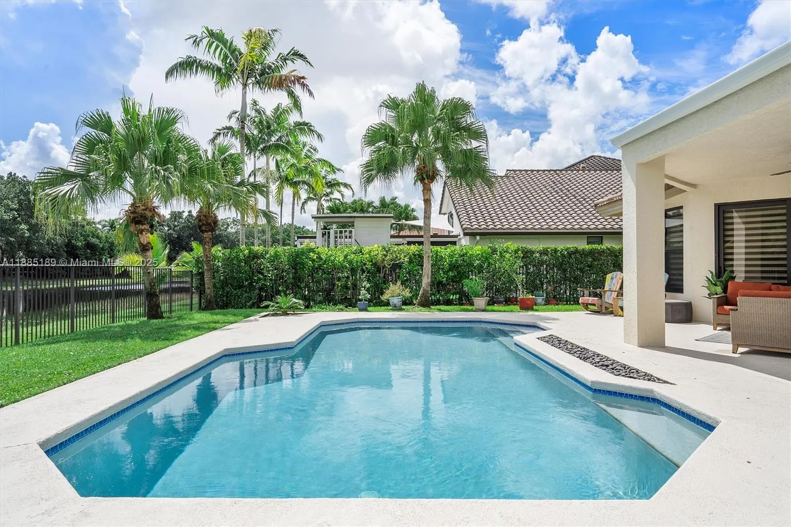 430 Alexandra Cir