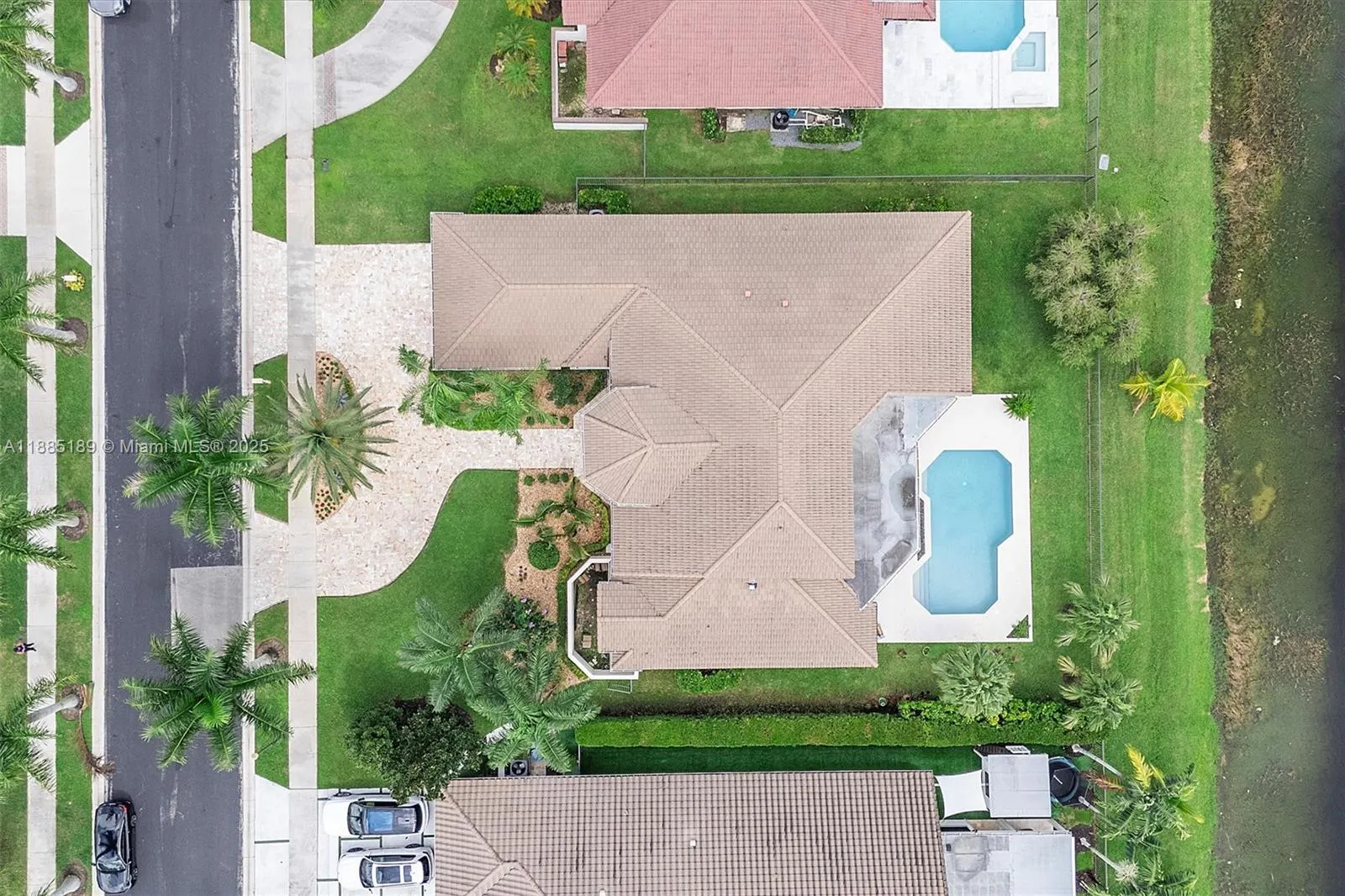 430 Alexandra Cir