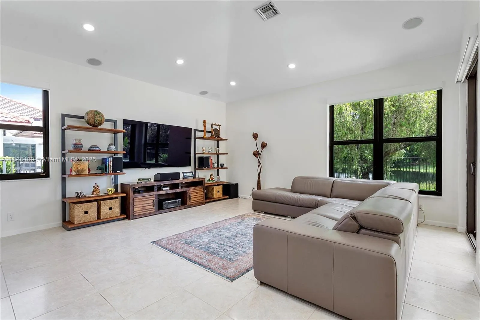 430 Alexandra Cir