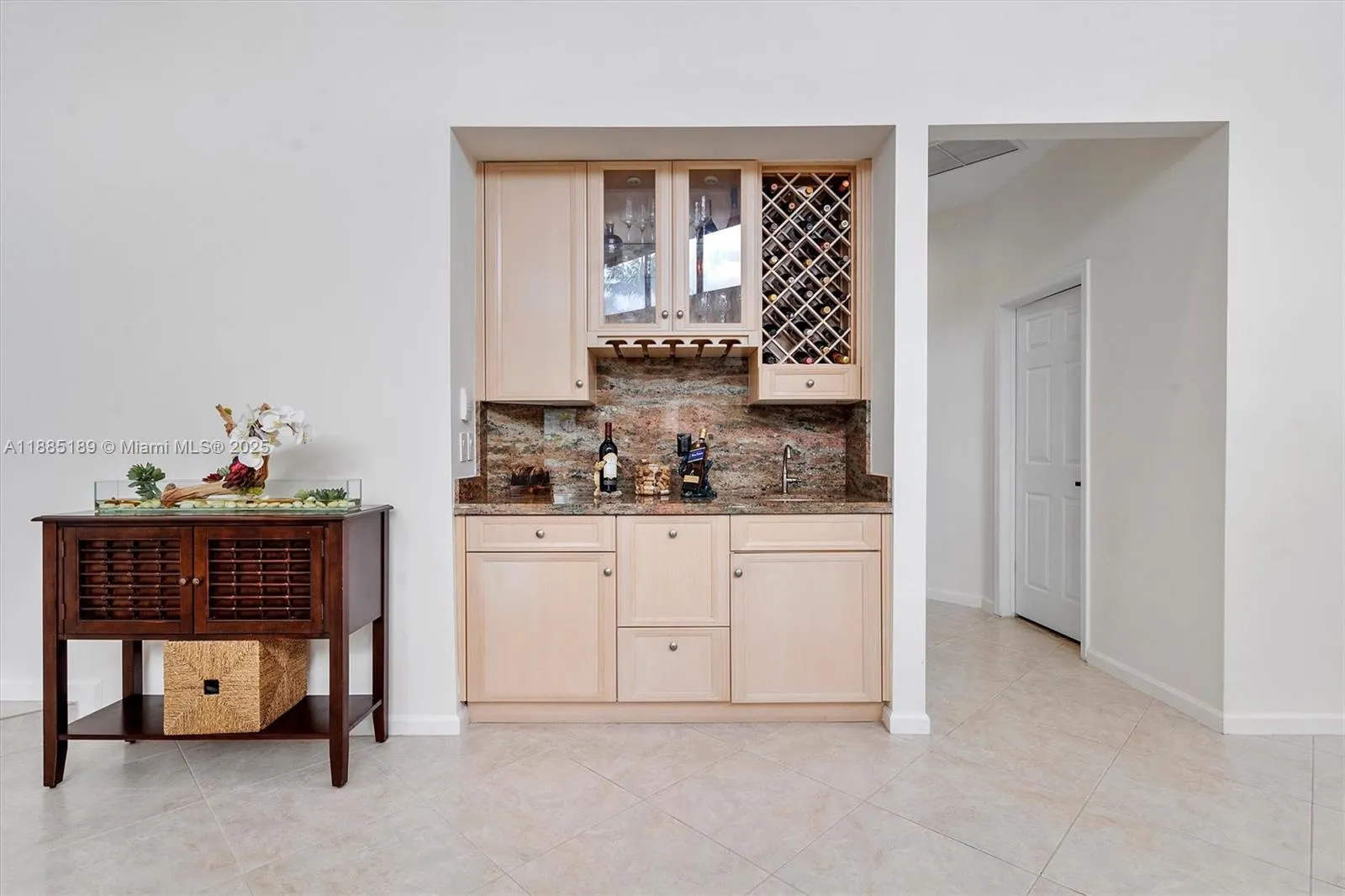 430 Alexandra Cir