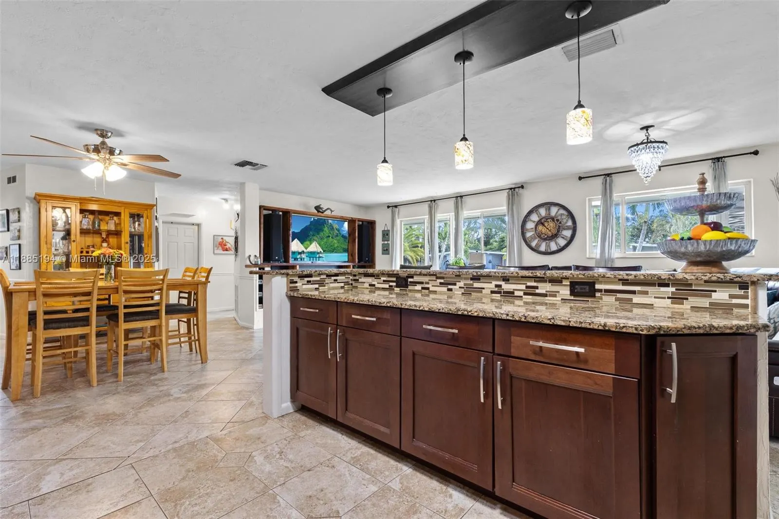 53 NW 19th St