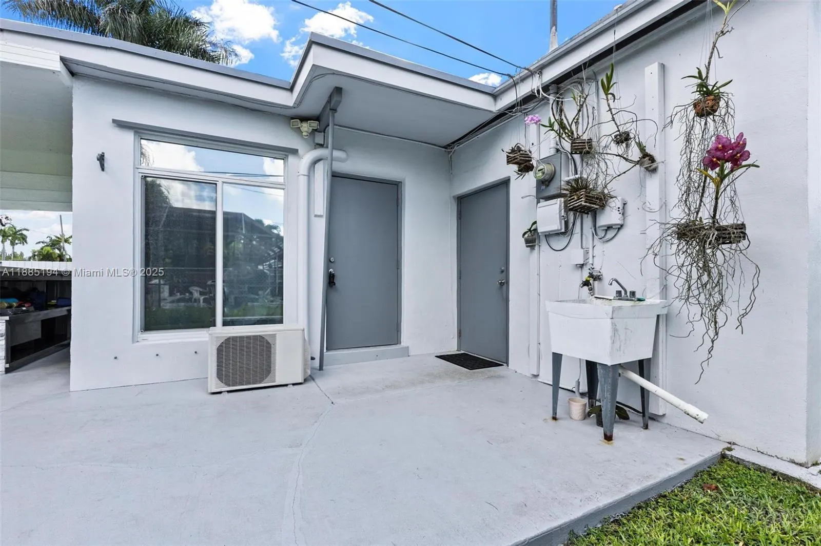 53 NW 19th St