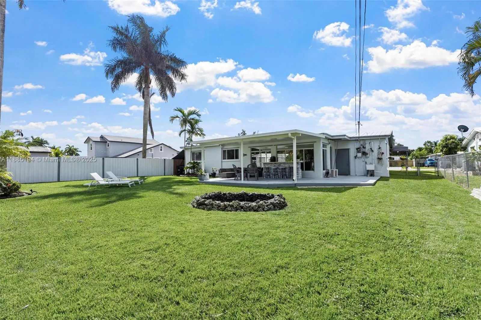 53 NW 19th St