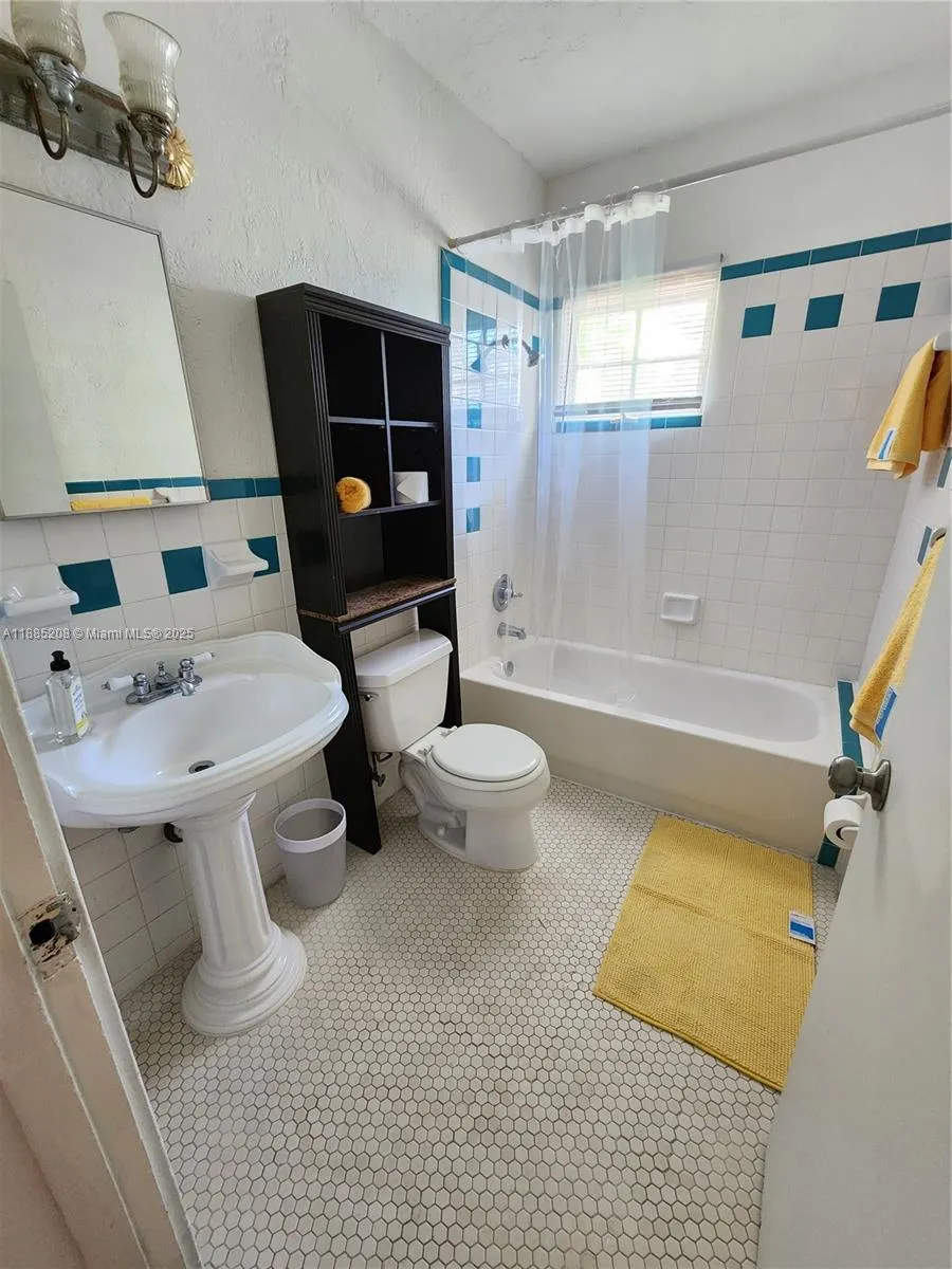 315 Eucalyptus St, #2