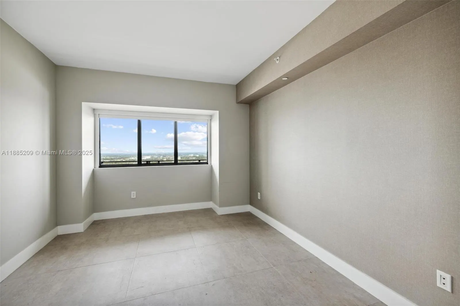 650 NE 32nd St, #4203