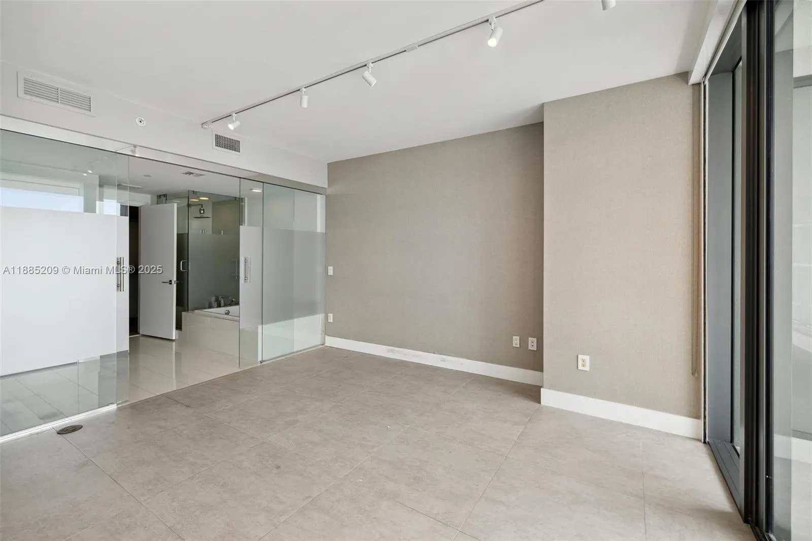650 NE 32nd St, #4203