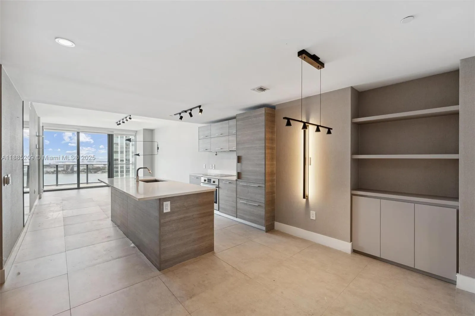 650 NE 32nd St, #4203