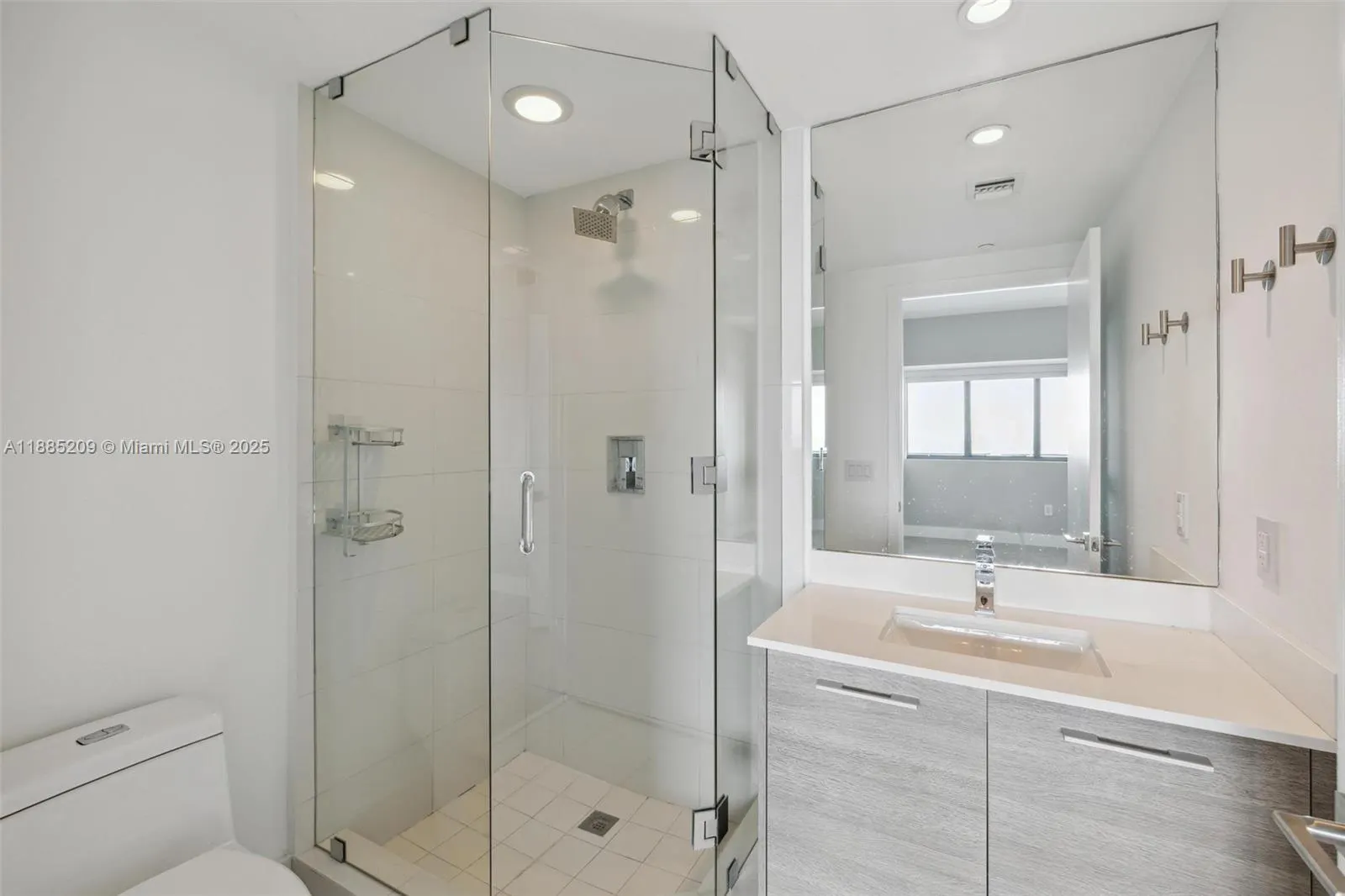 650 NE 32nd St, #4203