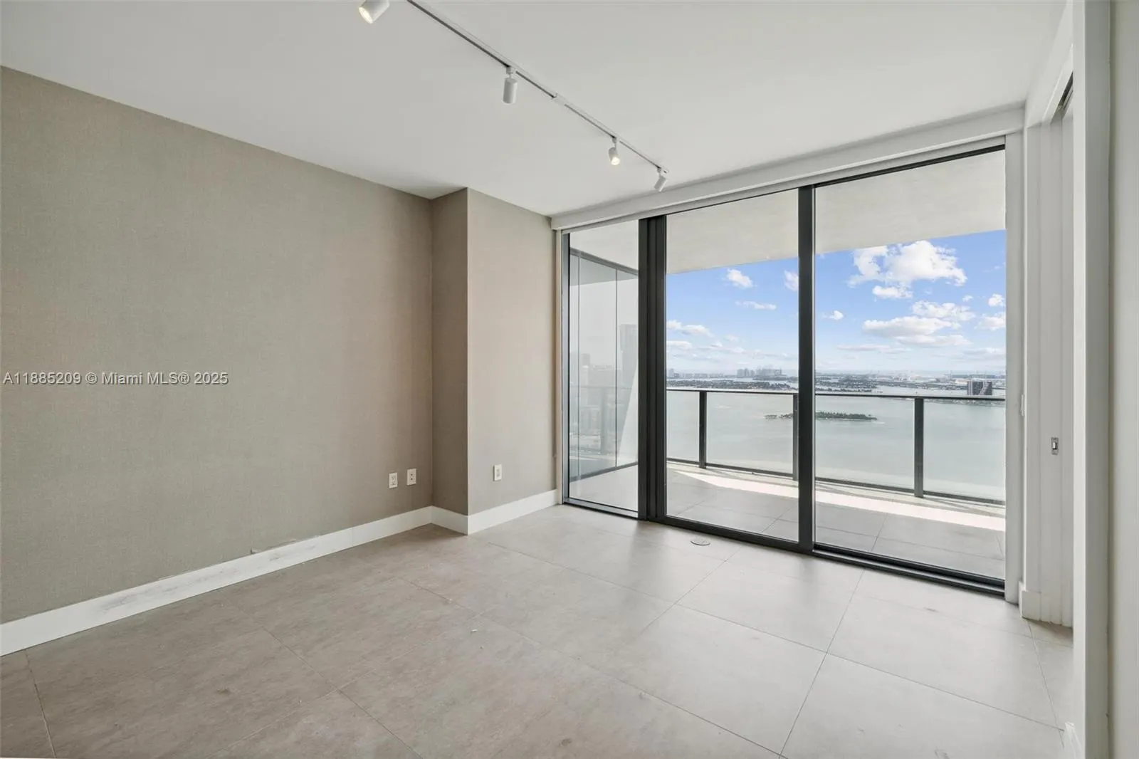 650 NE 32nd St, #4203