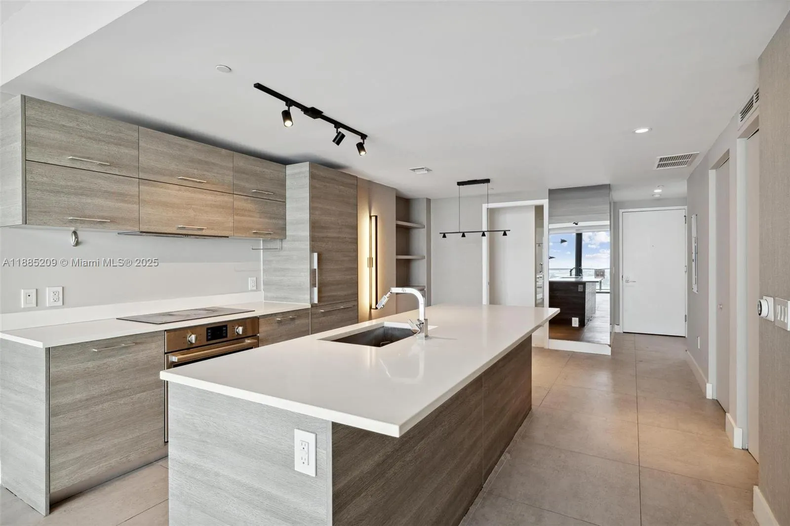 650 NE 32nd St, #4203