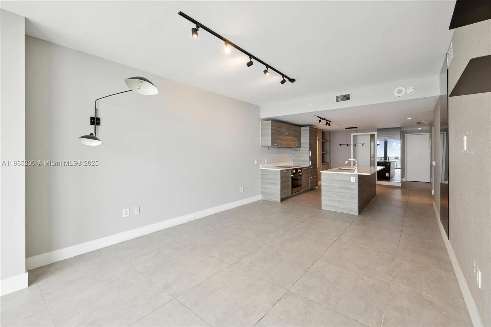 650 NE 32nd St, #4203