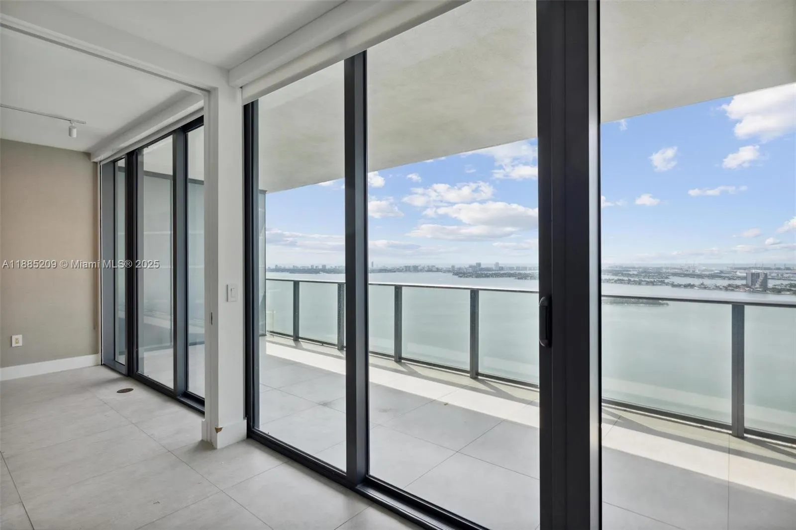 650 NE 32nd St, #4203