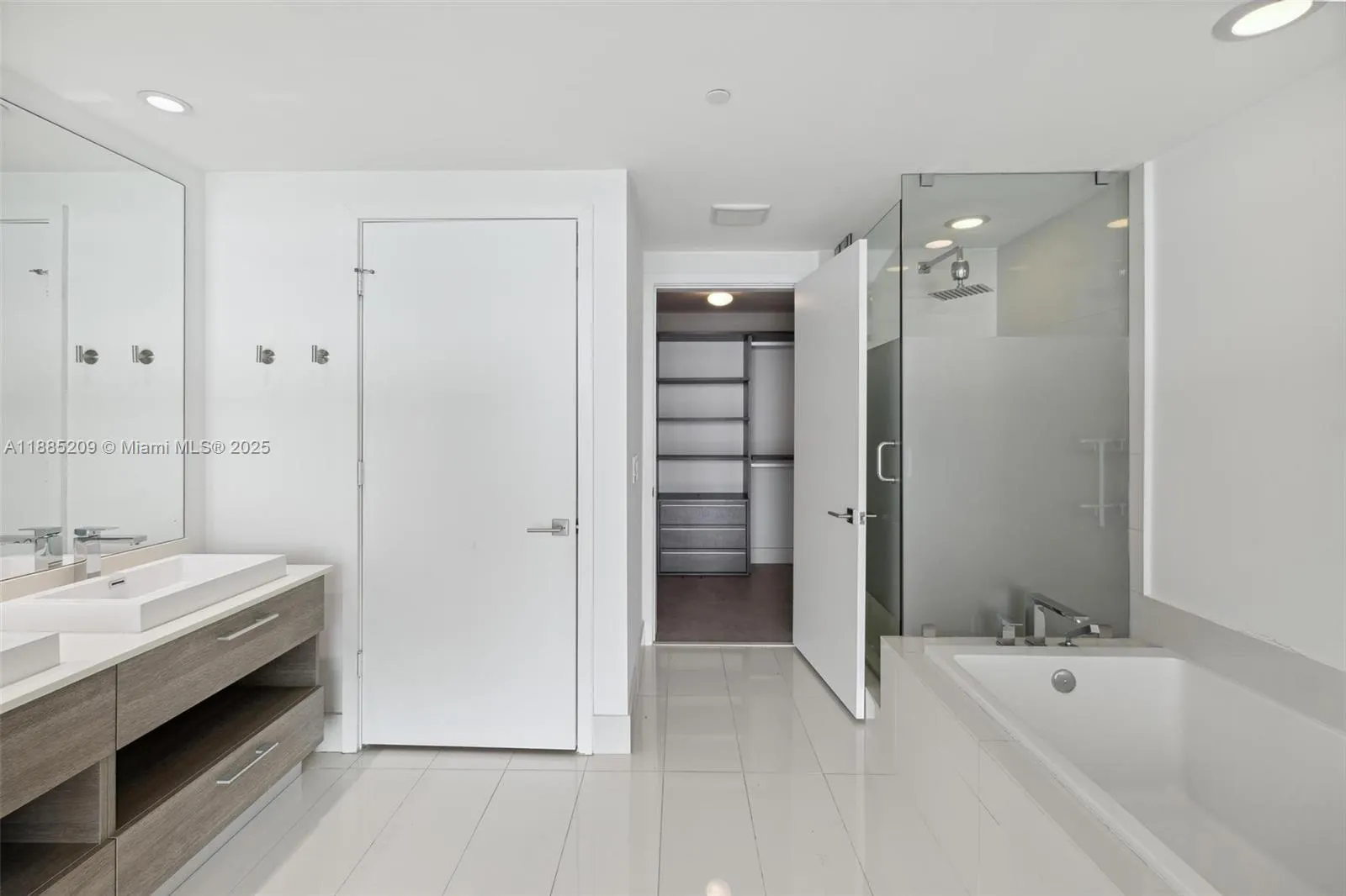 650 NE 32nd St, #4203
