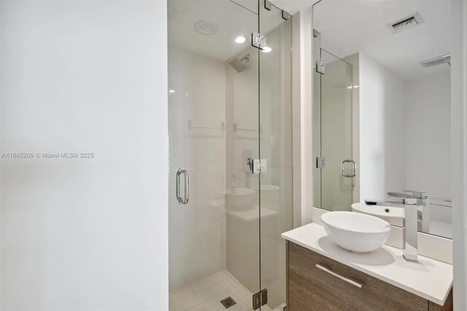 650 NE 32nd St, #4203