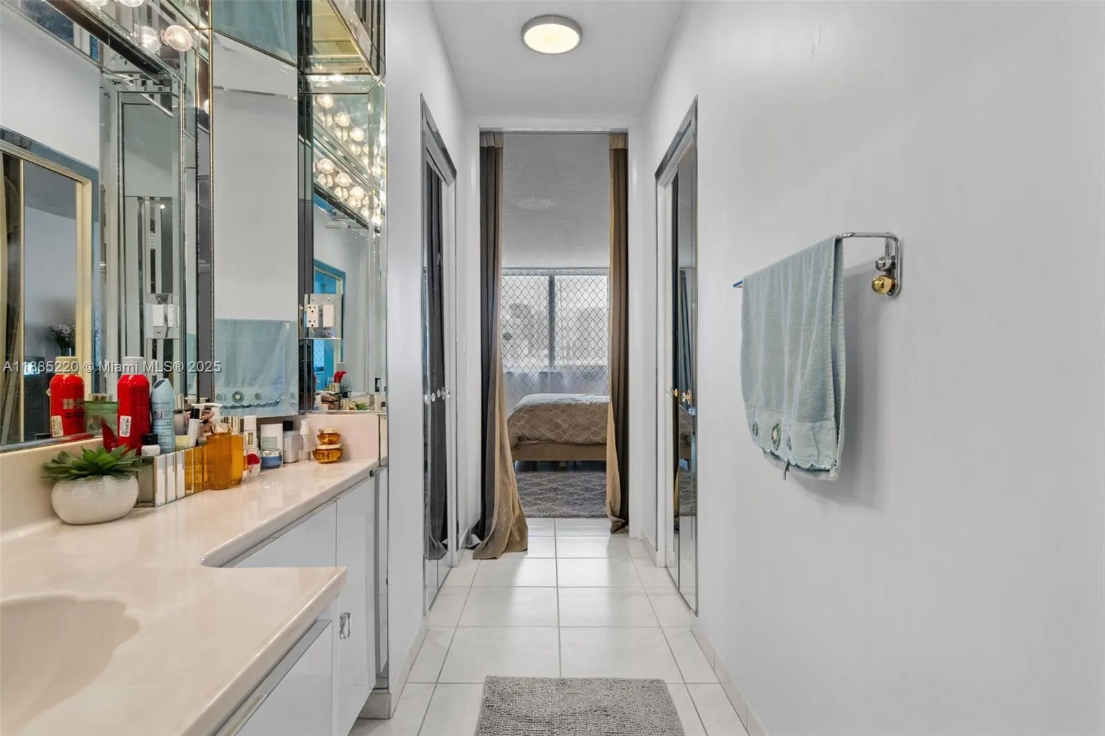 300 Bayview Dr, #807