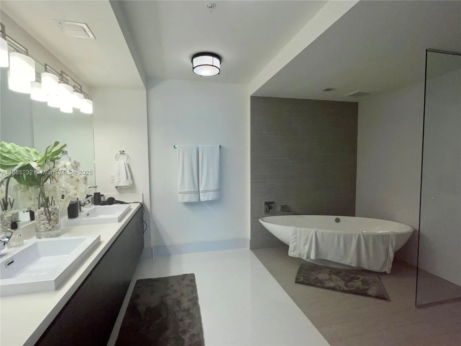 300 Sunny Isles Blvd, #4-1104