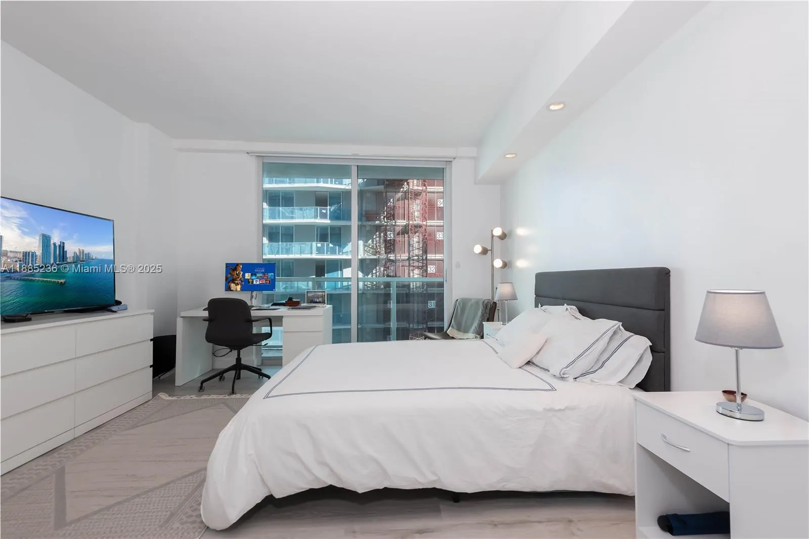 55 SE 6th St, #3403