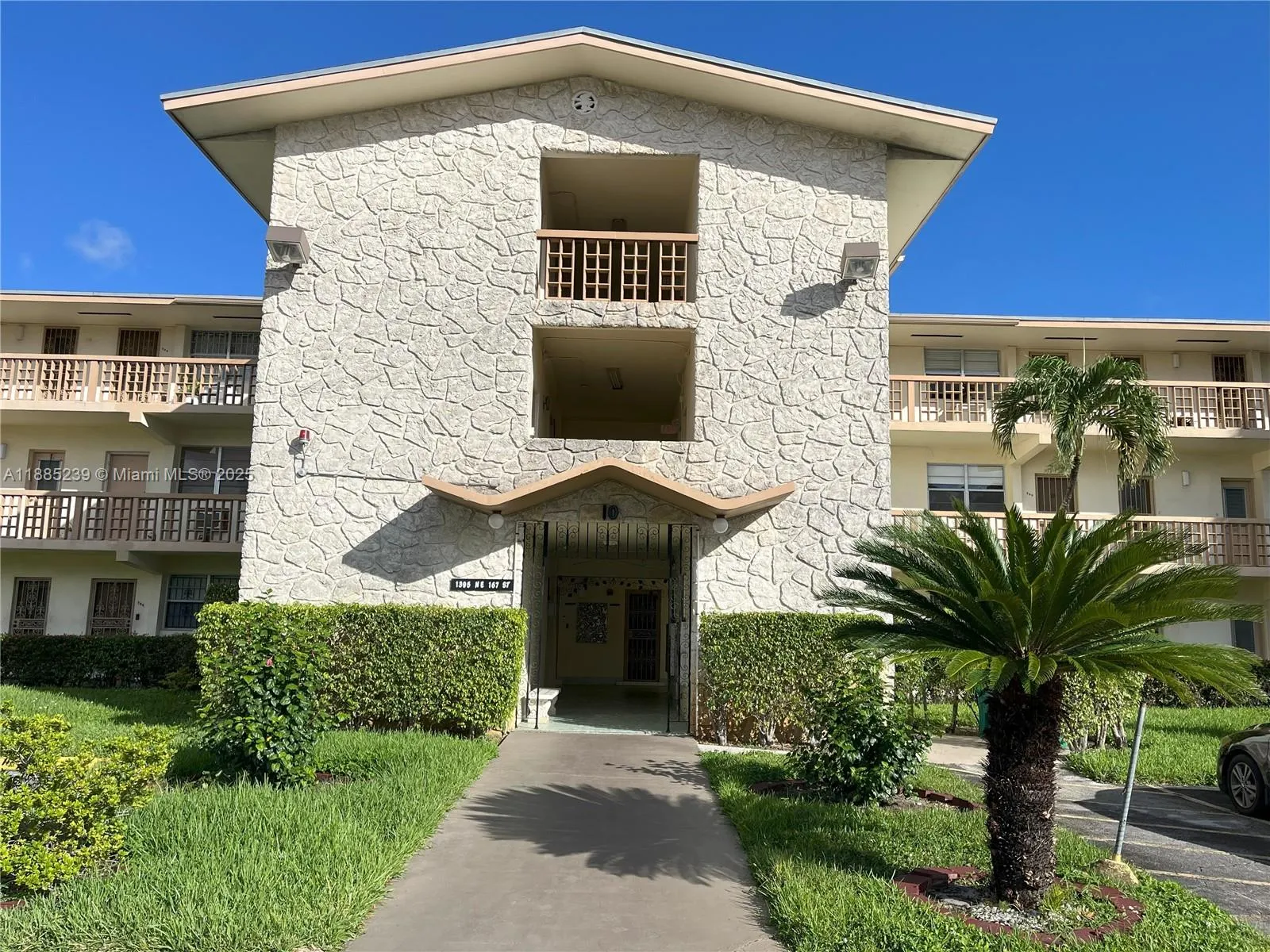 1395 NE 167th St, #315