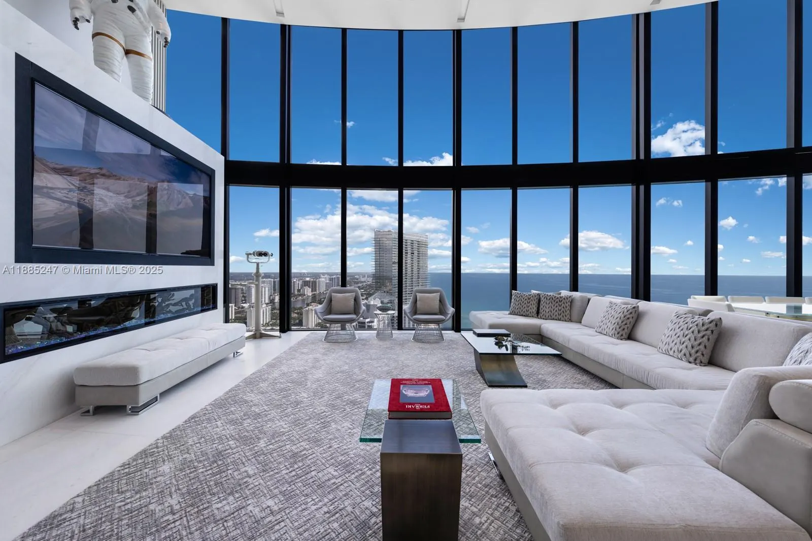 18555 Collins Ave, #4405