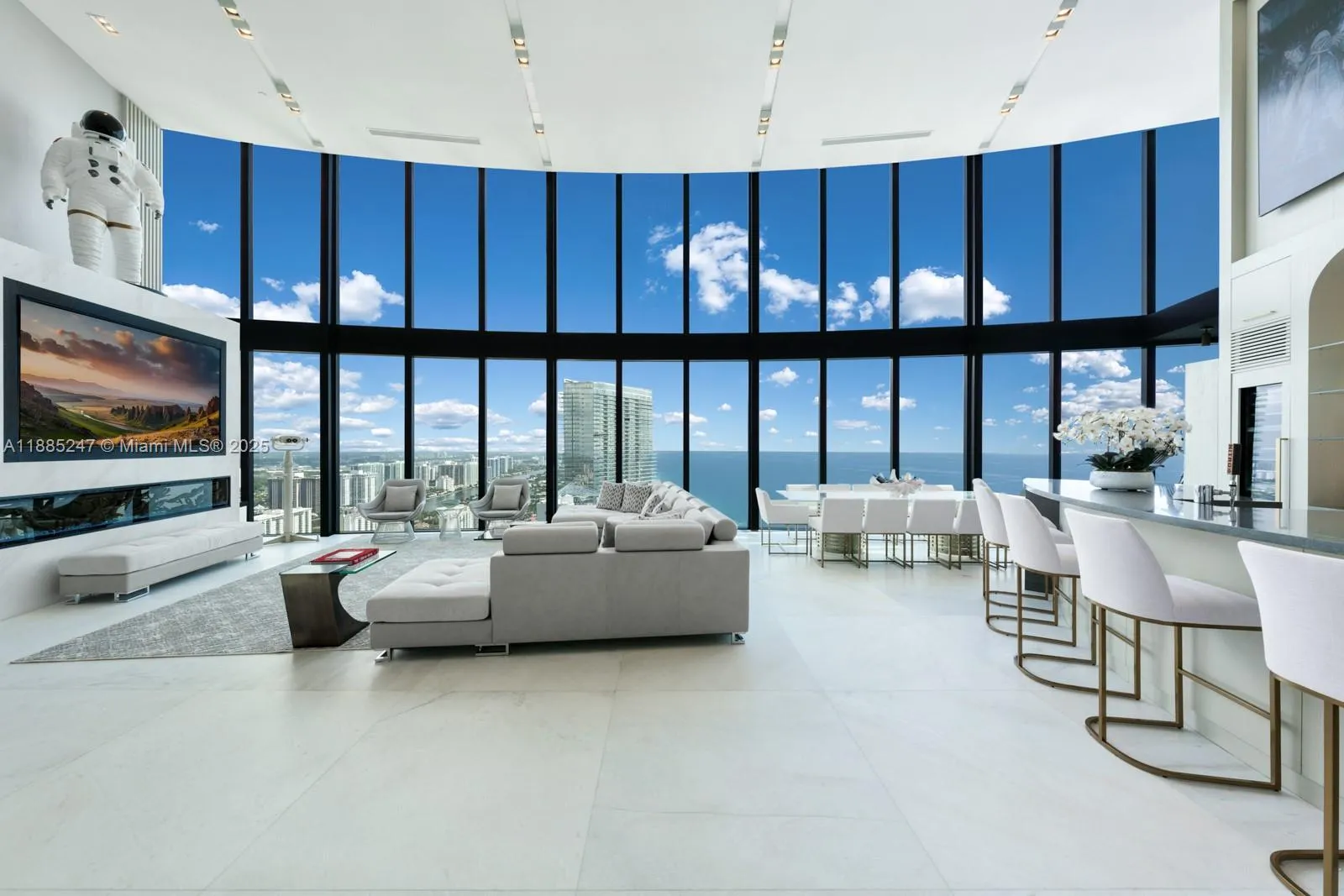 18555 Collins Ave, #4405