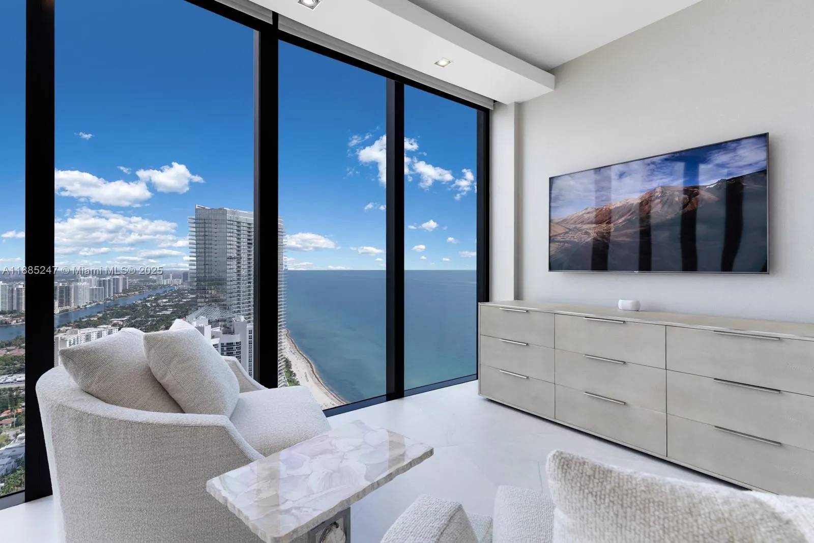 18555 Collins Ave, #4405