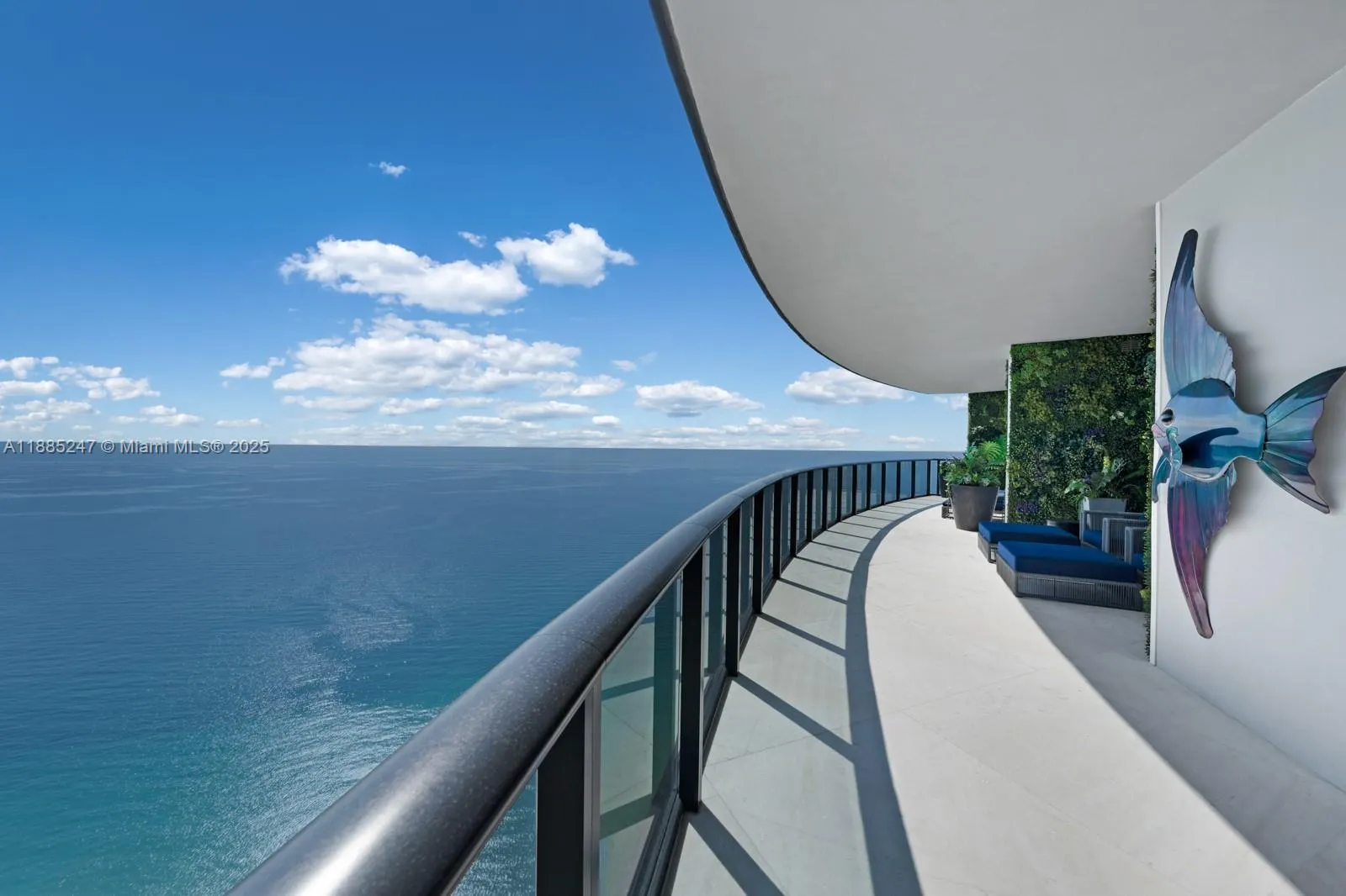 18555 Collins Ave, #4405