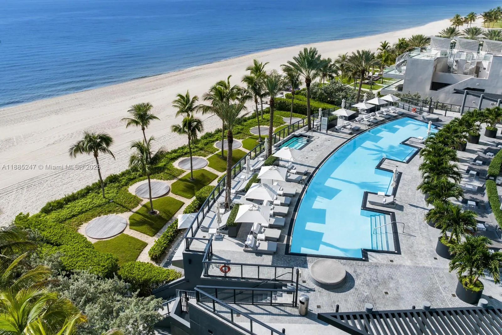 18555 Collins Ave, #4405