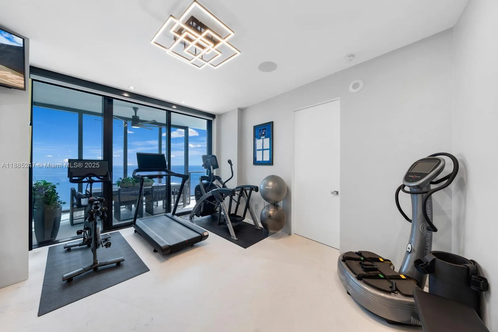 18555 Collins Ave, #4405