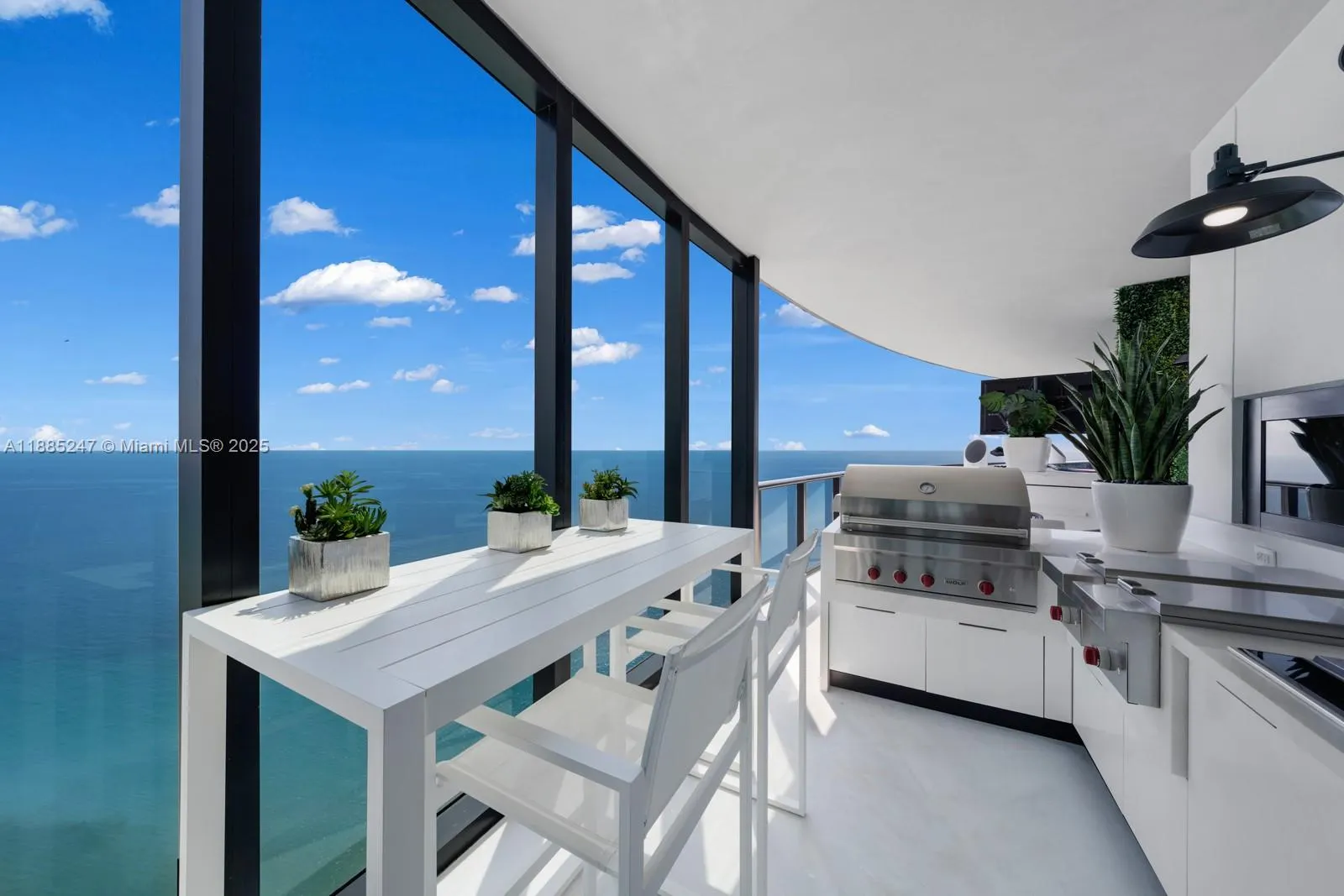 18555 Collins Ave, #4405