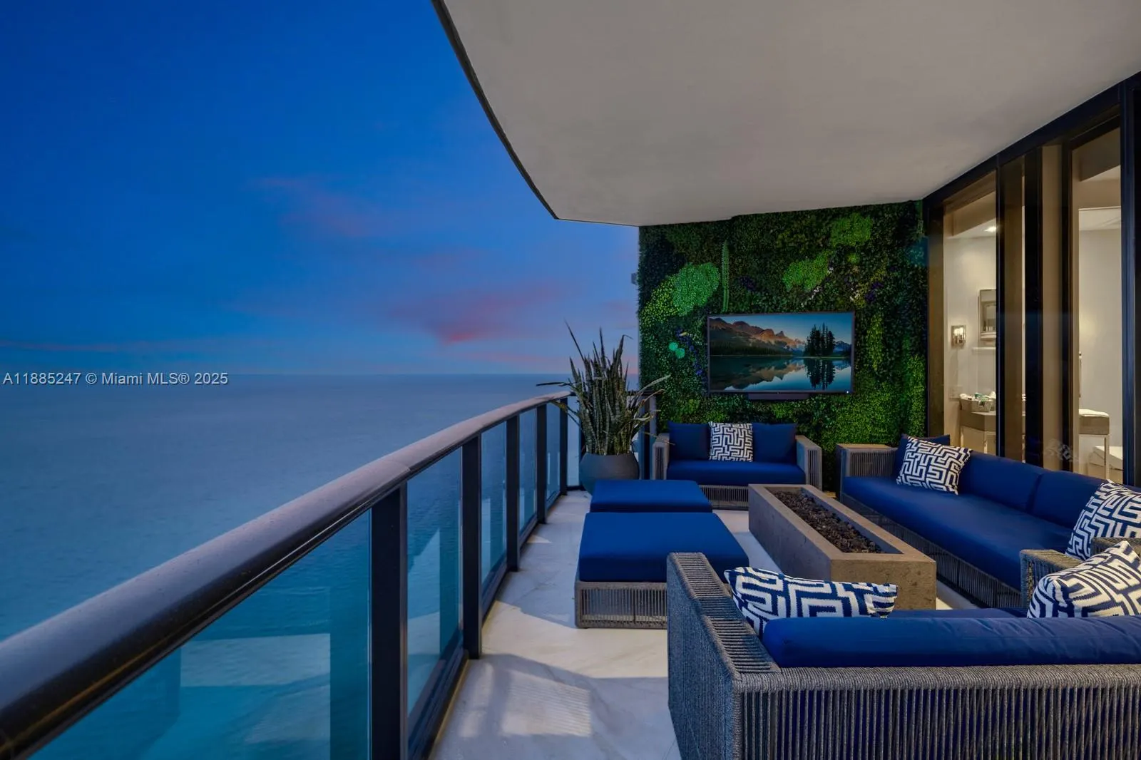 18555 Collins Ave, #4405