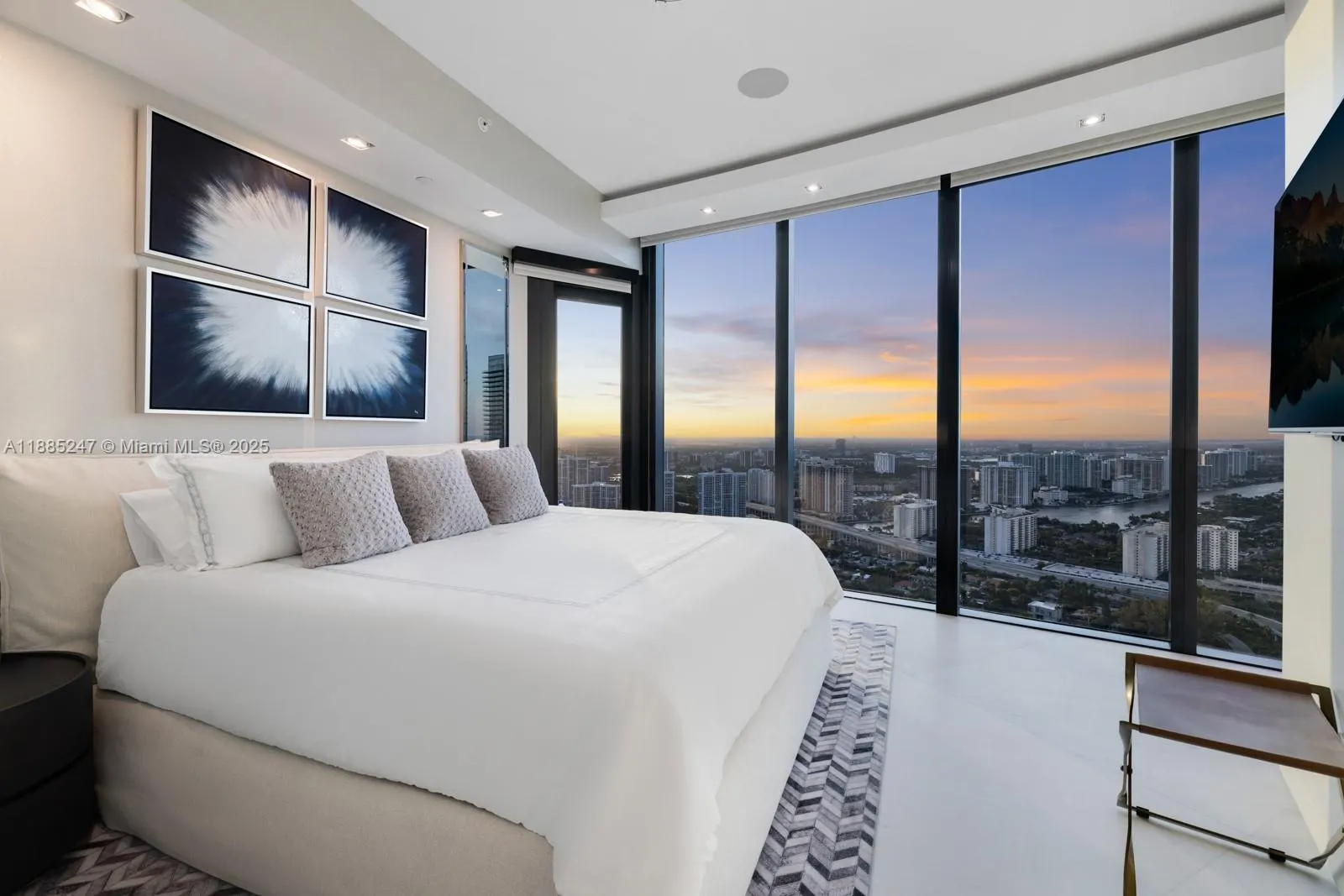 18555 Collins Ave, #4405