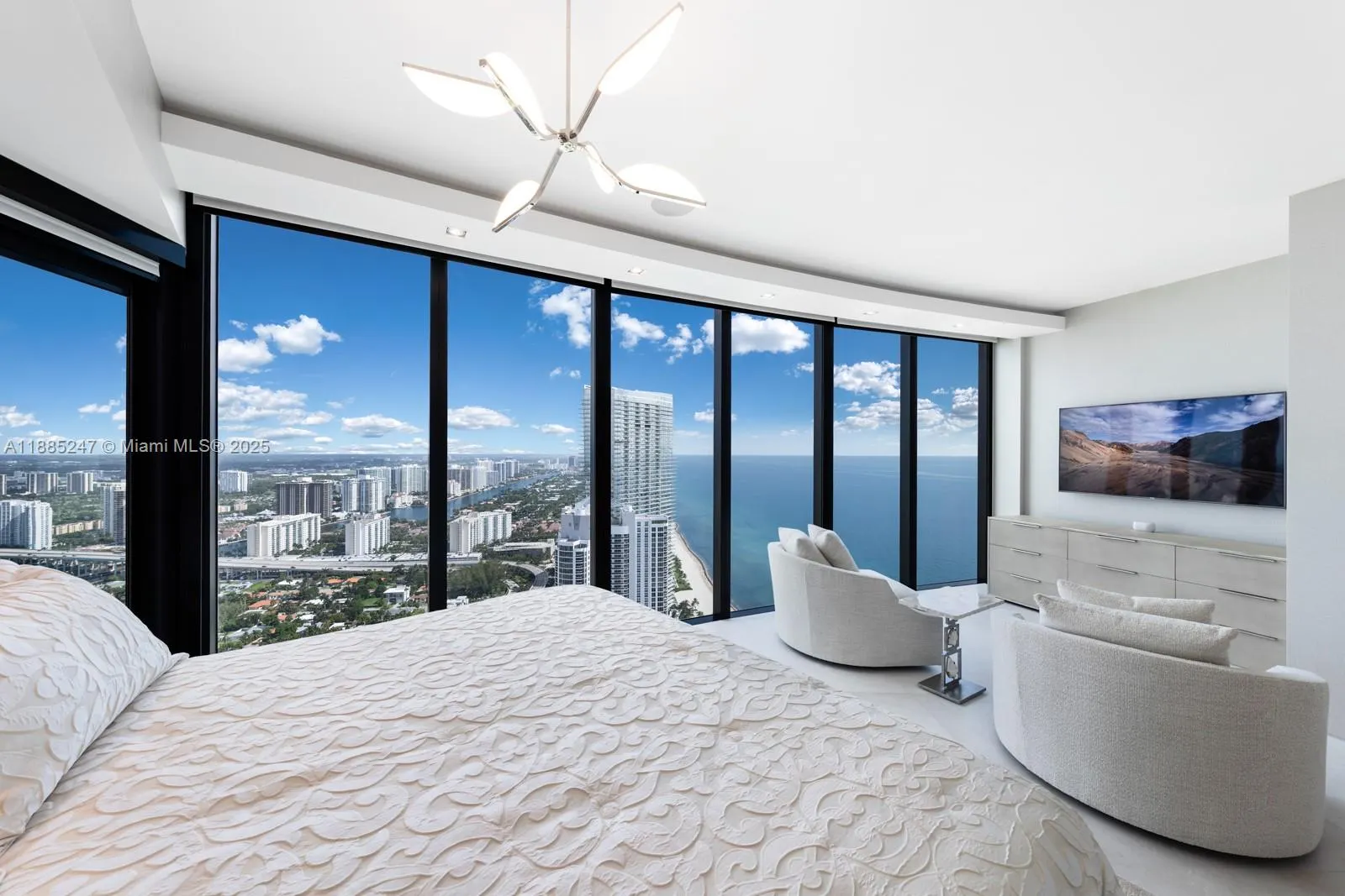 18555 Collins Ave, #4405