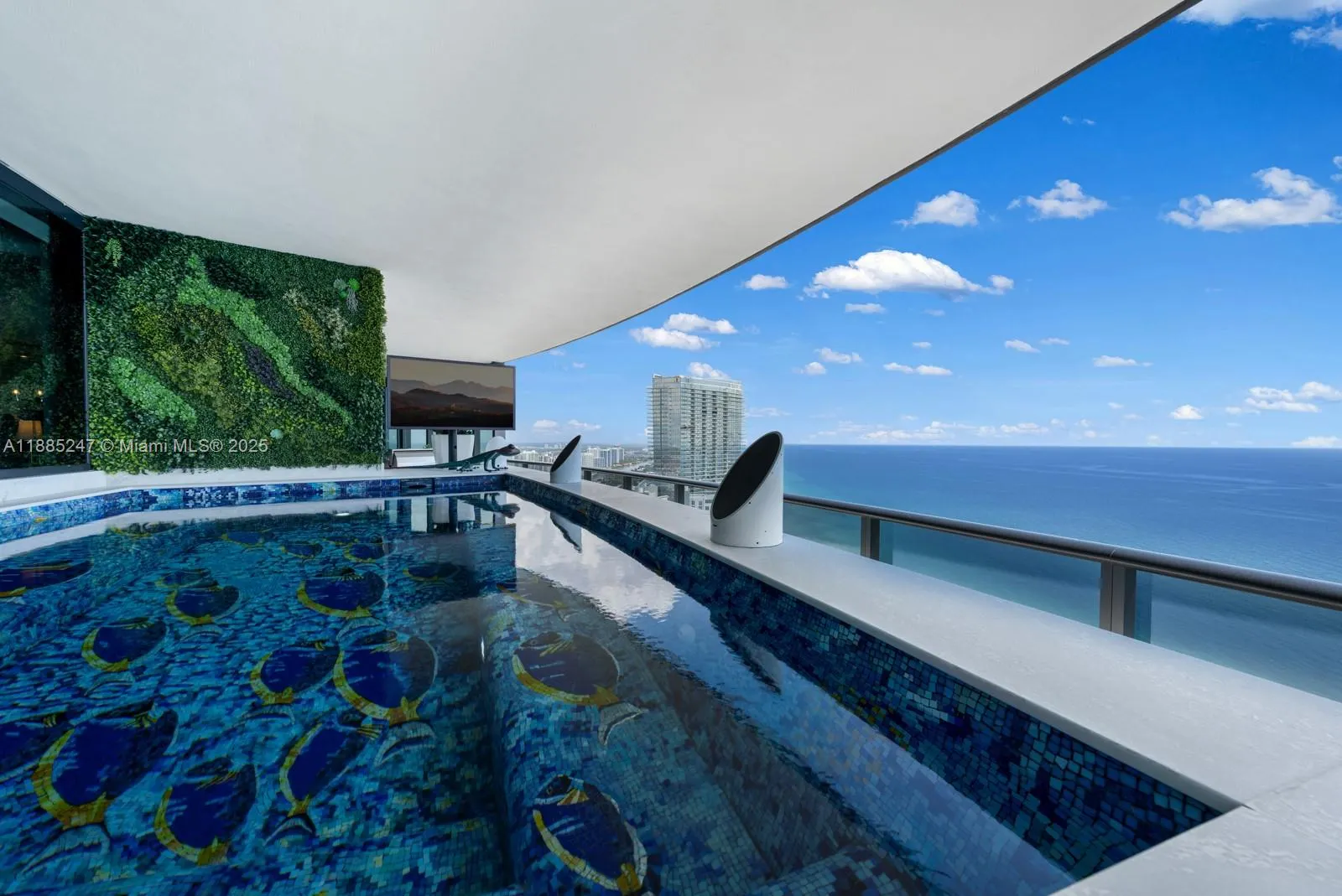 18555 Collins Ave, #4405
