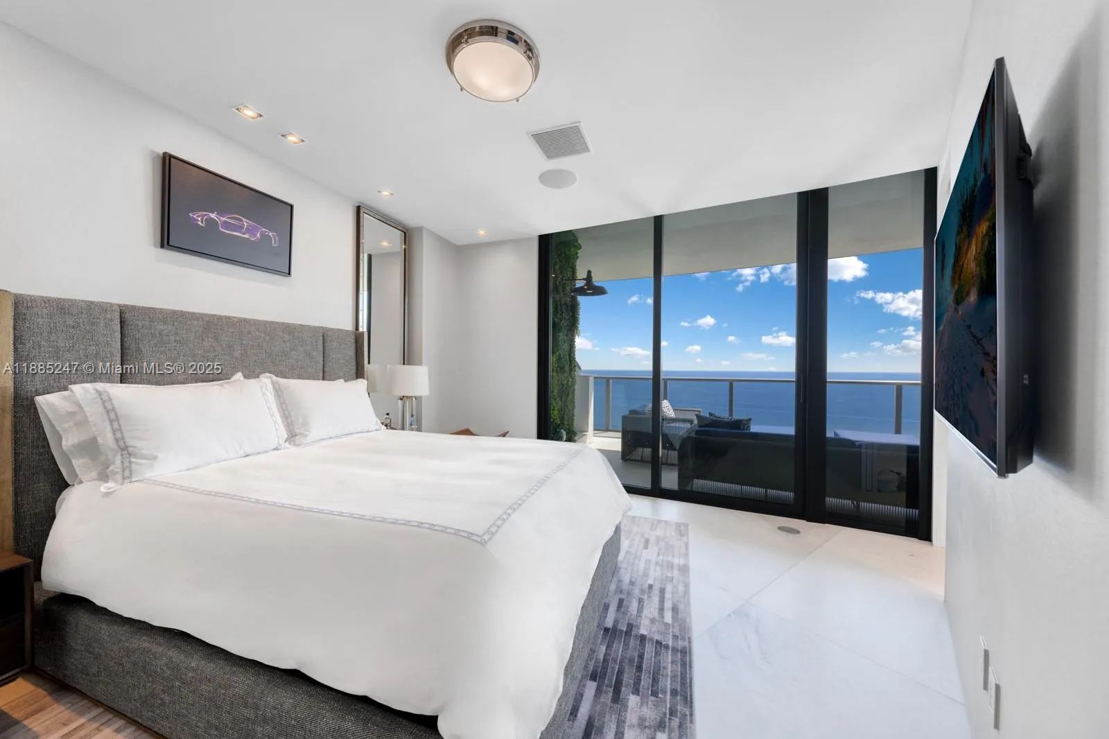 18555 Collins Ave, #4405