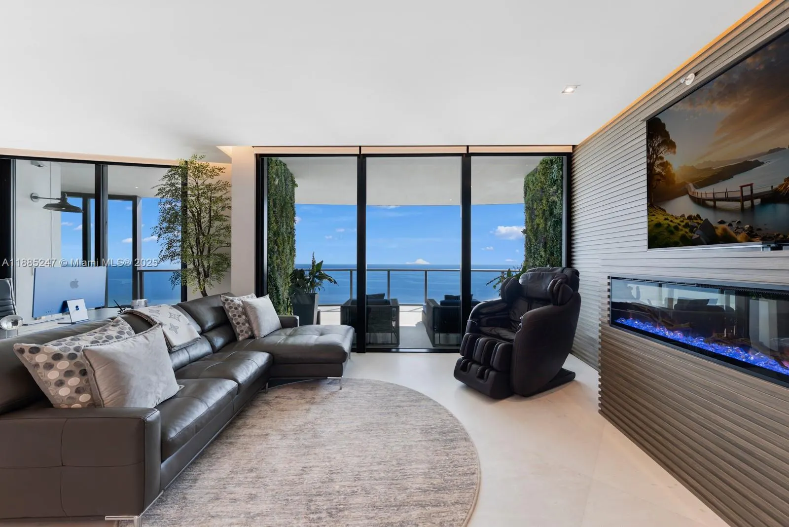 18555 Collins Ave, #4405